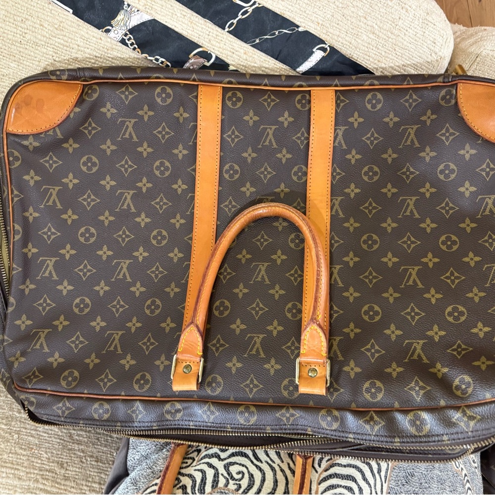 Need to sell!! Bring all offers!! Louis Vuitton Brown Monogram Travel Luggage